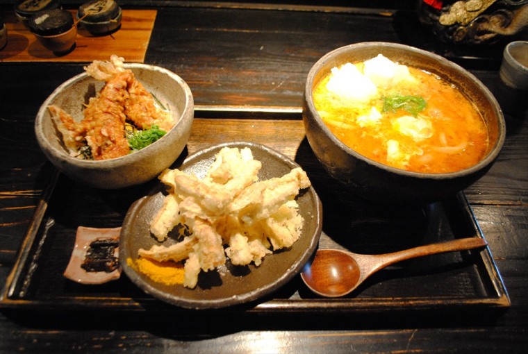 山元麺蔵の赤い麺蔵スペシャルと鶏ささみ丼