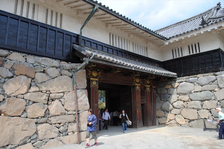 松本城の門