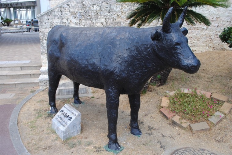 伊江牛の像