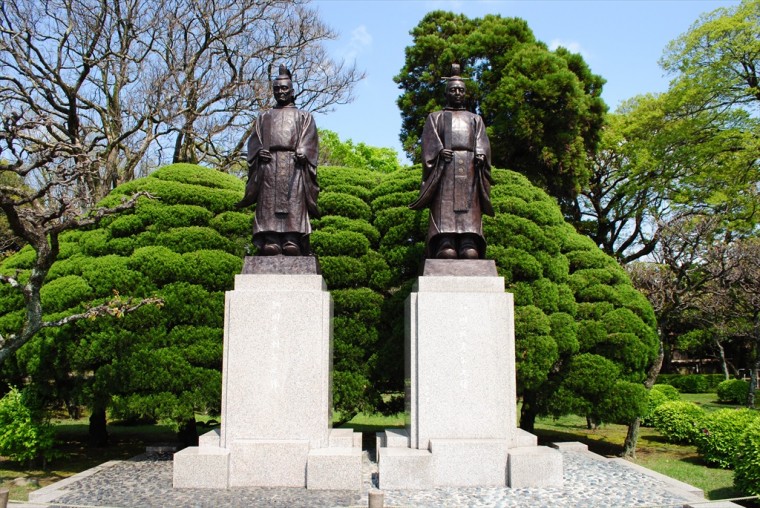 細川両氏の像